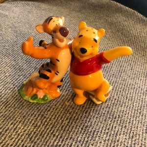 Disney Winnie the Pooh and Tigger salt and pepper shakers set